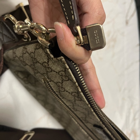 Authentic GUCCI  crossbody - Picture 6 of 8